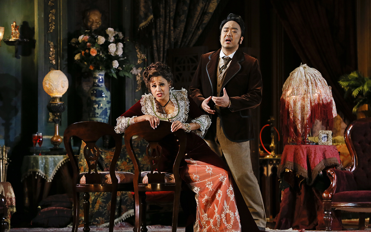 Stacey Alleaume as Violetta Valéry and Ho-Yoon Chung as Alfredo Germont in <em>La Traviata</em> (Photo Credit: Jeff Busby)